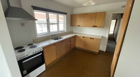 4 bedroom property in sought after school zone - Photo 4