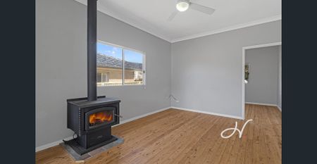 CHARACTER COTTAGE WITH LAKESIDE CONVENIENCE - Photo 2