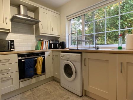 11 Strathearn Court, Holywood, BT18 9NP - Photo 2