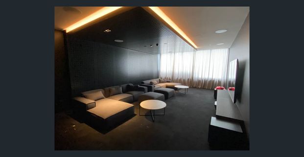 Stylish Fully Furnished Apartment with Stunning City Views – Prime Box Hill Location - Photo 1