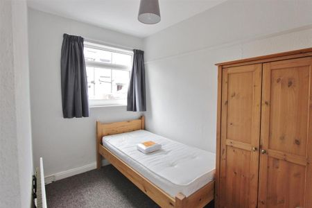 3 bedroom terraced house to rent - Photo 4