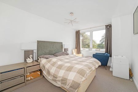 Penton Hall Drive, Staines-upon-Thames, TW18 2HR - Photo 3