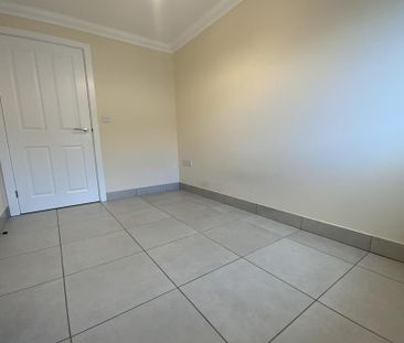 2 bedroom end of terrace house to rent - Photo 4