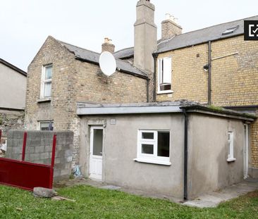 Cheerful room to rent in 9-bedroom house in Stoneybatter - Photo 1