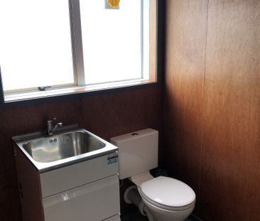 Large home in Kamo West! - Photo 5