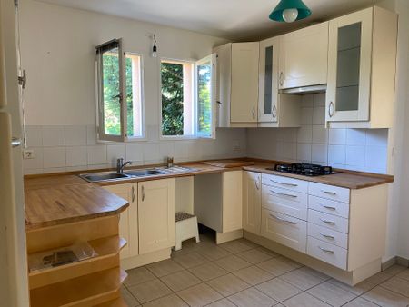 Location Maison 5 pièces 143m² STE FOY LES LYON 69110 - Photo 3