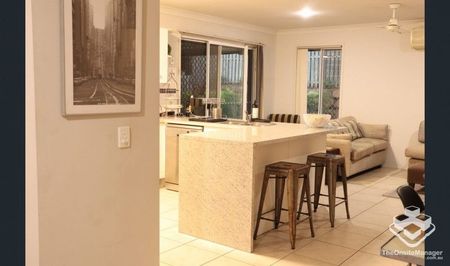 4 Bedroom 2 Bathroom 2 Car Garage Airconditioned Fully Fenced - Photo 2