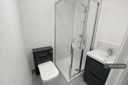 1 bedroom in a house share to rent - Photo 5