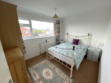 4 bedroom detached house to rent - Photo 4