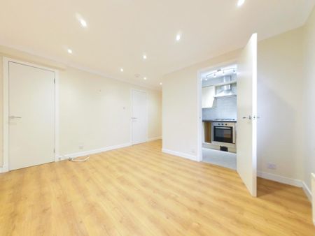 2 bedroom semi-detached house to rent - Photo 3