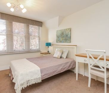 Woodstock Road, Oxford - Photo 1