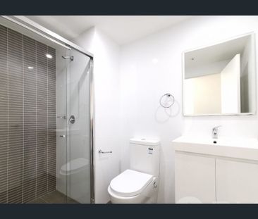 Stunning Two Bedroom With Courtyard Garden Apartment - Photo 4