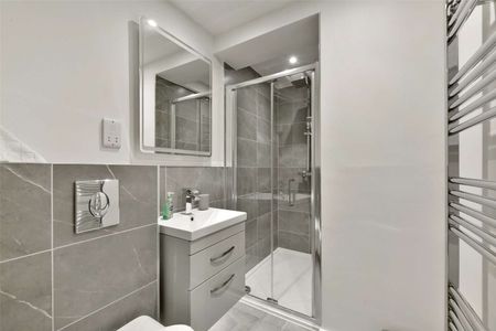 SHORT TERM - A one bedroom apartment, fully furnished with all bills included and offered for short term lets - Photo 5