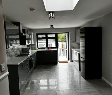 Room in a Shared House, Quebec Road, IG2 - Photo 3