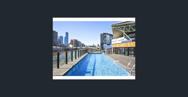 Contemporary and Fashionable Two-Bedroom Apartment in M Docklands - Photo 1