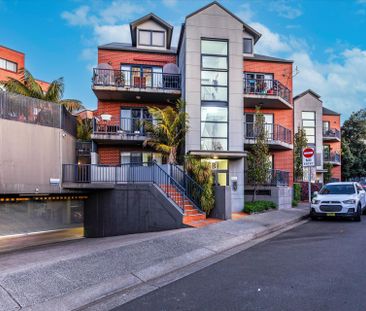 Pole position apartment with amazing finishes and private outlook - Photo 6