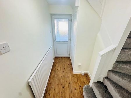 3 bedroom House To Let - Photo 4