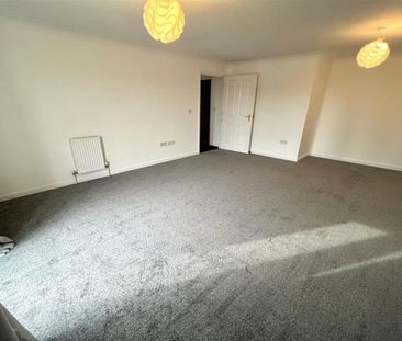 Midanbury Court, SO18 - Photo 4