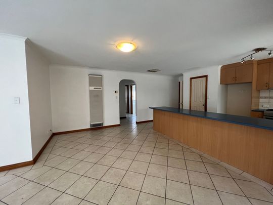 Large 4 Bedroom Home with 2 Living Areas! - Photo 1