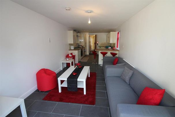 6 bedroom private hall to rent - Photo 1