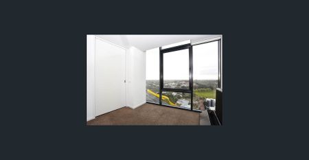 Large two bedroom apartment with stunning views - Photo 3