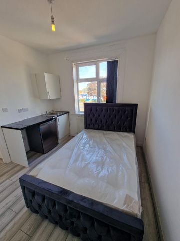 1 bedroom in a house share to rent - Photo 5