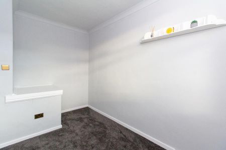 2 bedroom end of terrace house to rent - Photo 4