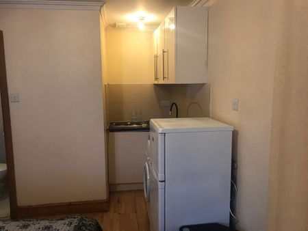 Studio to rent - Photo 3