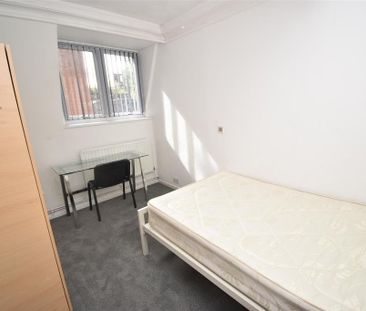 6 bedroom flat to rent - Photo 5