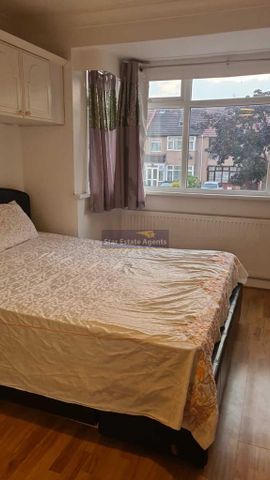 House share to rent - Photo 3