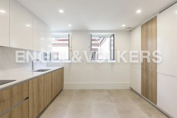 Ático de alquiler en Calle de Génova 6ºe, Almagro - Foto 1