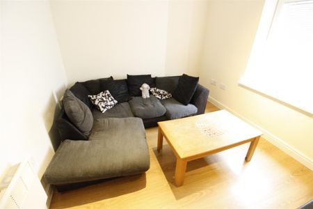 2 Bed Flat To Let On Colum Road - Photo 3