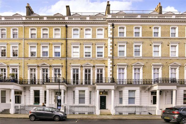 This stunning studio flat is situated in the sought after location of Cranley Gardens just moments from all the local amenities of South Kensington. - Photo 1