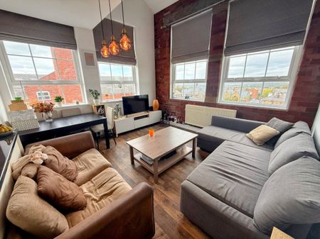 Commercial Street, Leeds, Morley - Photo 2