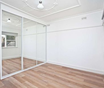 Fully renovated - Photo 3