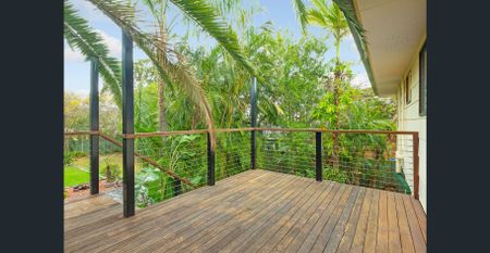 Large Family home within walking distance to everything - Photo 2