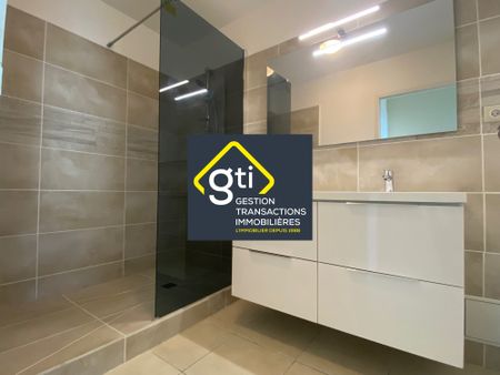 Location Appartement 3 pièces 61m² ST DENIS 97400 - Photo 4