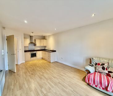 Ground floor 2-bed apartment with separate lounge, fitted kitchen, ... - Photo 2