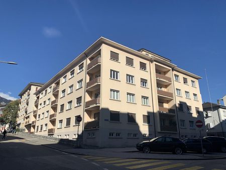 Appartement partiellement rénové de 2.5 pièces au 3ème étage avec ascenseur. - Photo 5