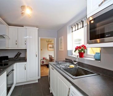 2 bedroom semi-detached house to rent - Photo 6