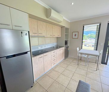 FULLY FURNISHED 1 BEDROOM APARTMENT - A STONES THROW FROM THE BEACH - Photo 5
