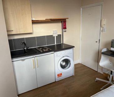 Studio to rent - Photo 2