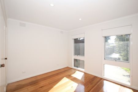 Spacious and well maintained 3 Bedroom House in Croydon - Photo 3