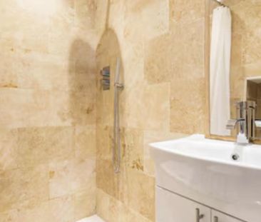 Spacious weekday studio in bromley – quiet, private, well connected - Photo 3