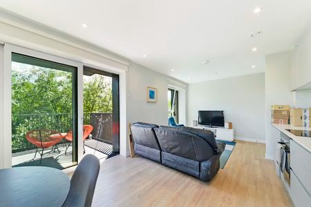 2 bedroom apartment - Photo 2