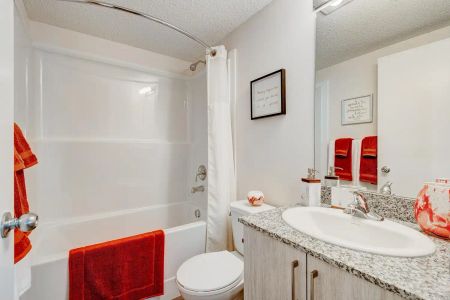 Lakeside at Yorkville — Pinnacle 3BR - Photo 2