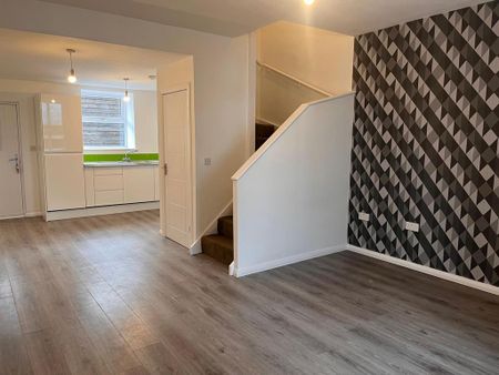 2 bedroom terraced house to rent - Photo 2