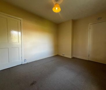 3 bedroom flat to rent - Photo 3