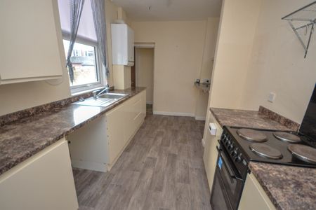 2 bed maisonette to rent in Stanhope Road, South Shields, NE33 - Photo 5