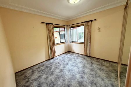 Tranquil Wentworth Falls Retreat with Studio & Garden Surround! - Photo 4